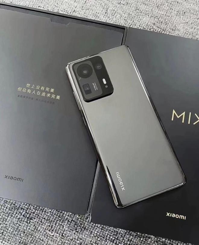 发烧”机皇如今二手688元全面屏不打孔pg电子模拟器当年6299元的小米“(图5)